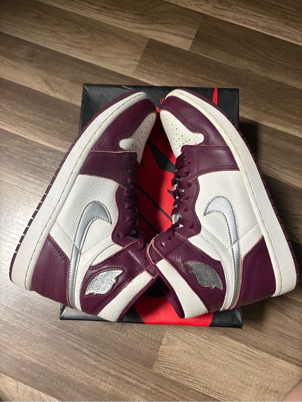 Men’s Nike Air Jordan 1 High Bordeaux trainer Size 10 Burgundy Silver Maroon - Picture 7 of 8